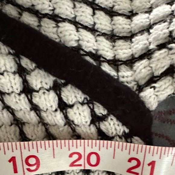 a.n.a. Black and White Hi-Lo Checkered Long Sleeve Women's Top Size M EUC - Picture 9 of 10